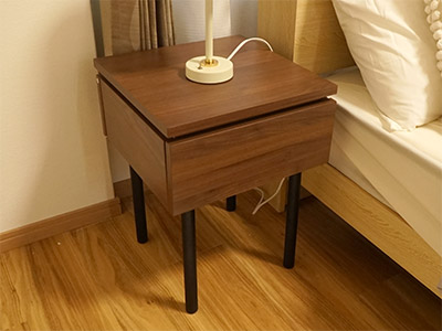 サイドテーブル